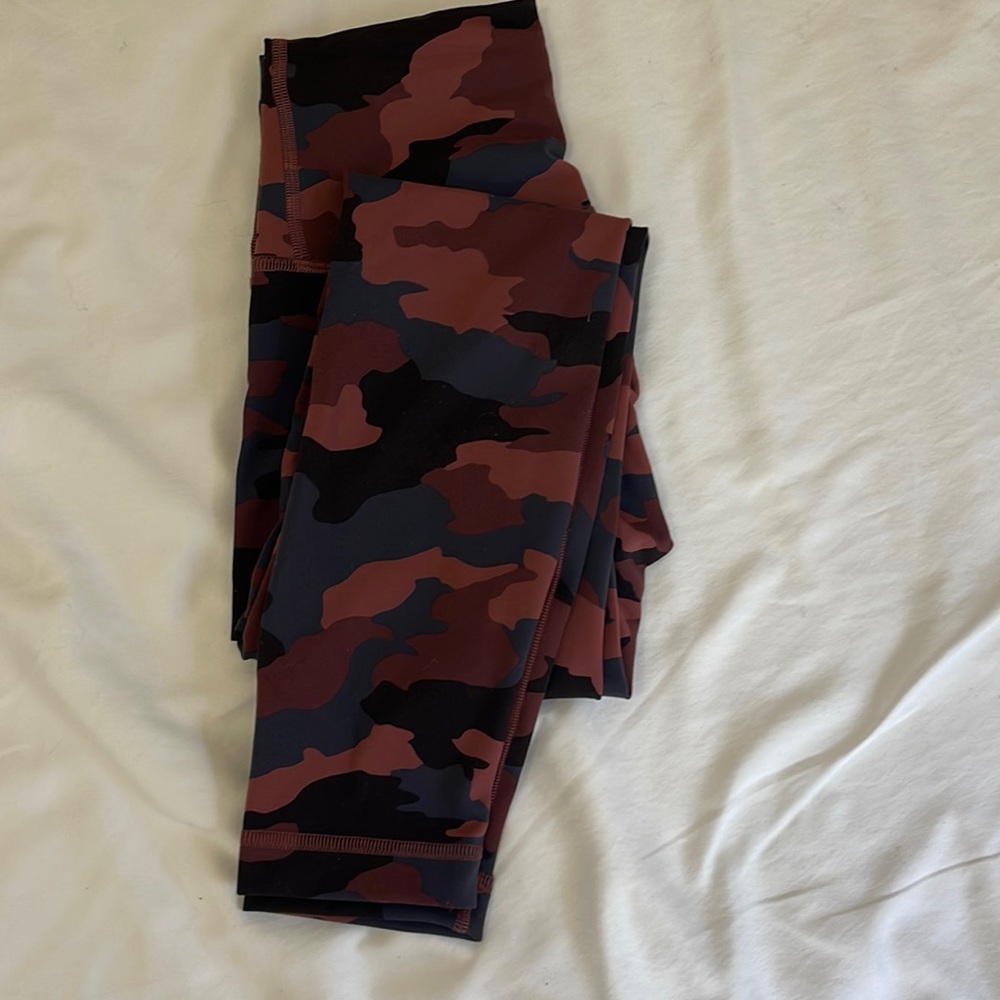 Pink camo lululemon leggings